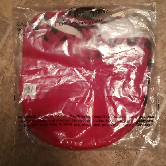 5/$8 New 3 Pack Baby Boy Bibs - Picture 2 of 2